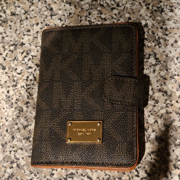 Michael Kors Accessories - Michael Kors women's wallet new no tags